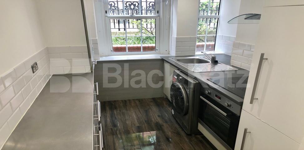 			LET , 2 Bedroom, 1 bath, 1 reception Apartment			 Page Street, St. James Park/Westminster 